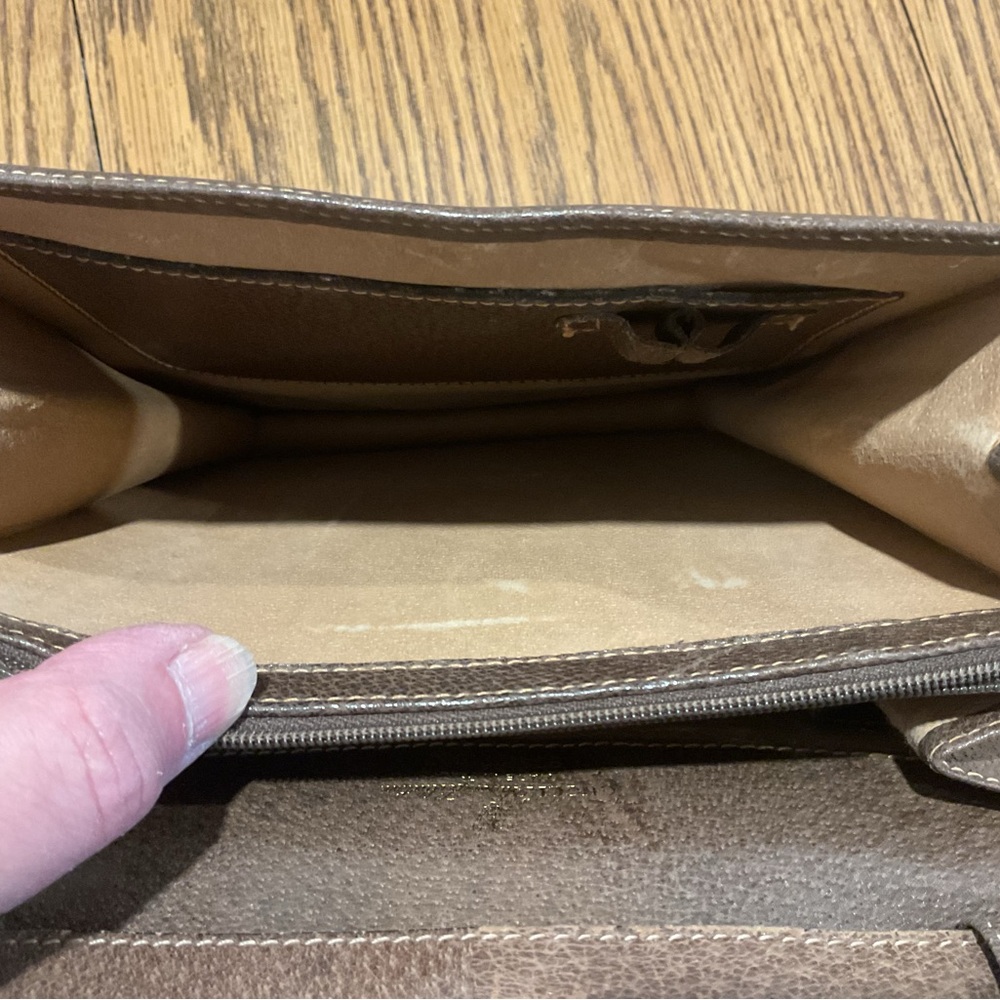 Authentic Gucci - Picture 11 of 15